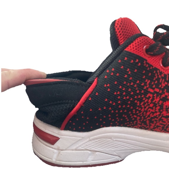 NIB Zeba Hands-free Sneakers Cherry Red - Picture 6 of 7